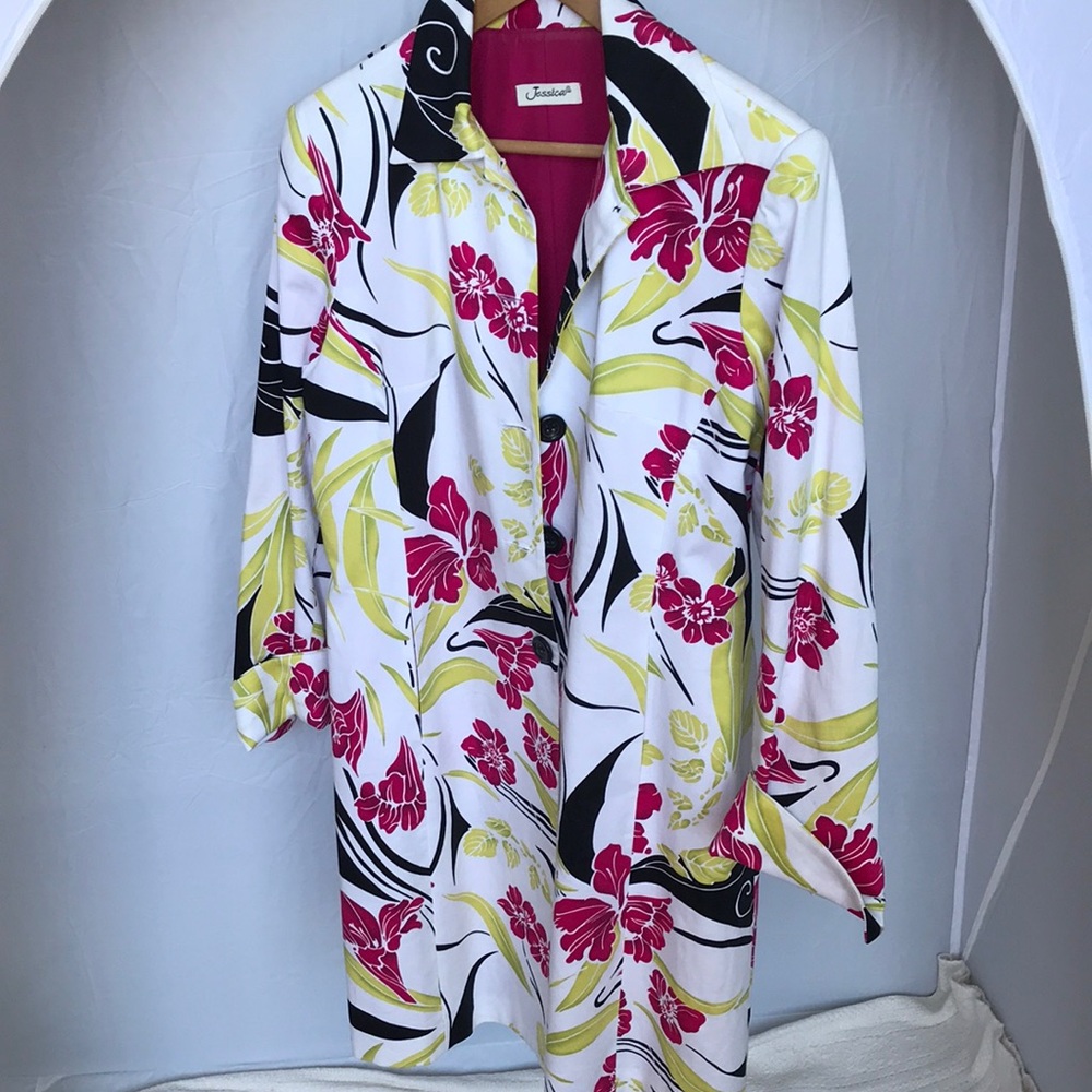 Ladylike trench coat for summer